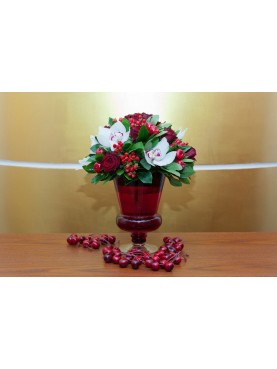 Γυάλινο βάζο με τριαντάφυλλα και ορχιδέες