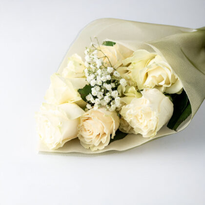 Μπουκέτο με 10 Λευκά Τριαντάφυλλα